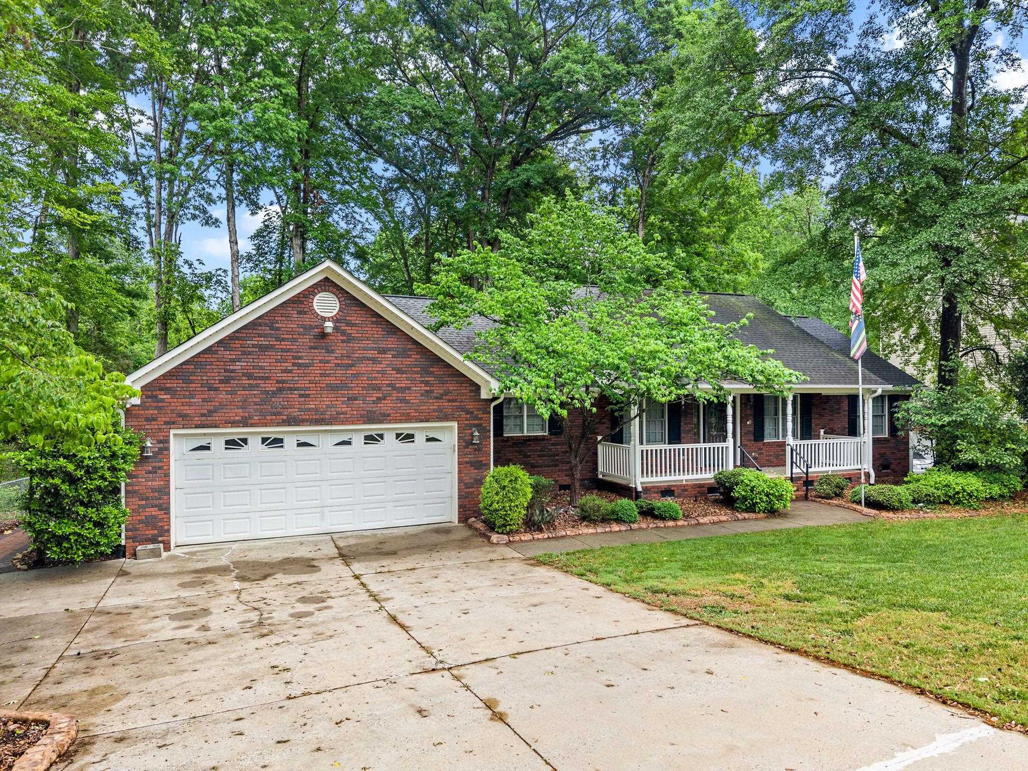 353 Round Ridge Road Spartanburg, SC 29302 - Photo 2 of 45