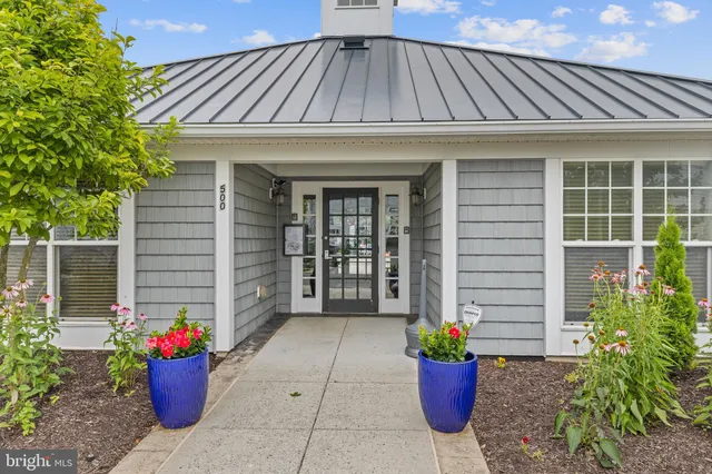 a view of a house with backyard and porch