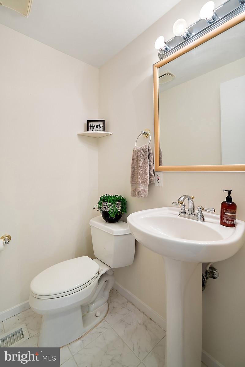 12273 Angel Wing Court Reston, VA 20191 - Photo 12 of 44