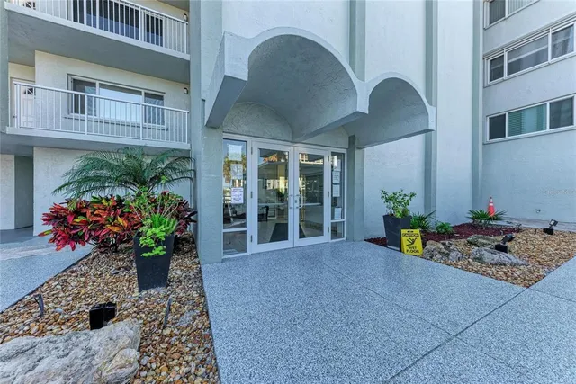 $799,999 | 5200 Gulf Drive, Unit 107, Holmes Beach, FL 34217