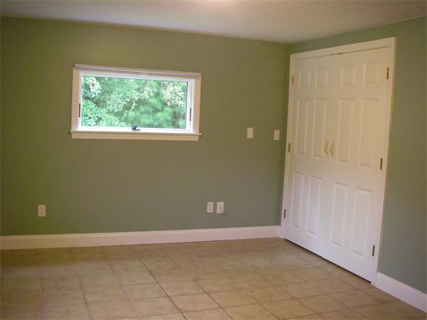 105 Slab Bridge Road Freetown, MA 02702 - Photo 5 of 6 an empty room with a window