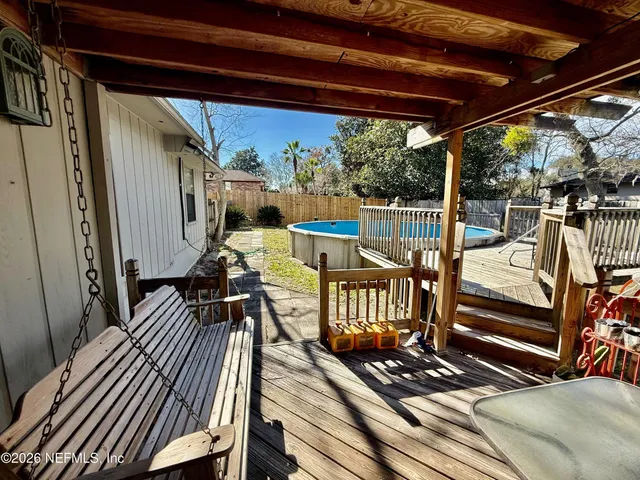 a view of livingroom with furniture