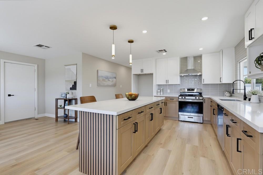 650 South Rancho Santa Fe Road, Unit 52 San Marcos, CA 92078 - Photo 3 of 22 Another view of this stunning kitchen!