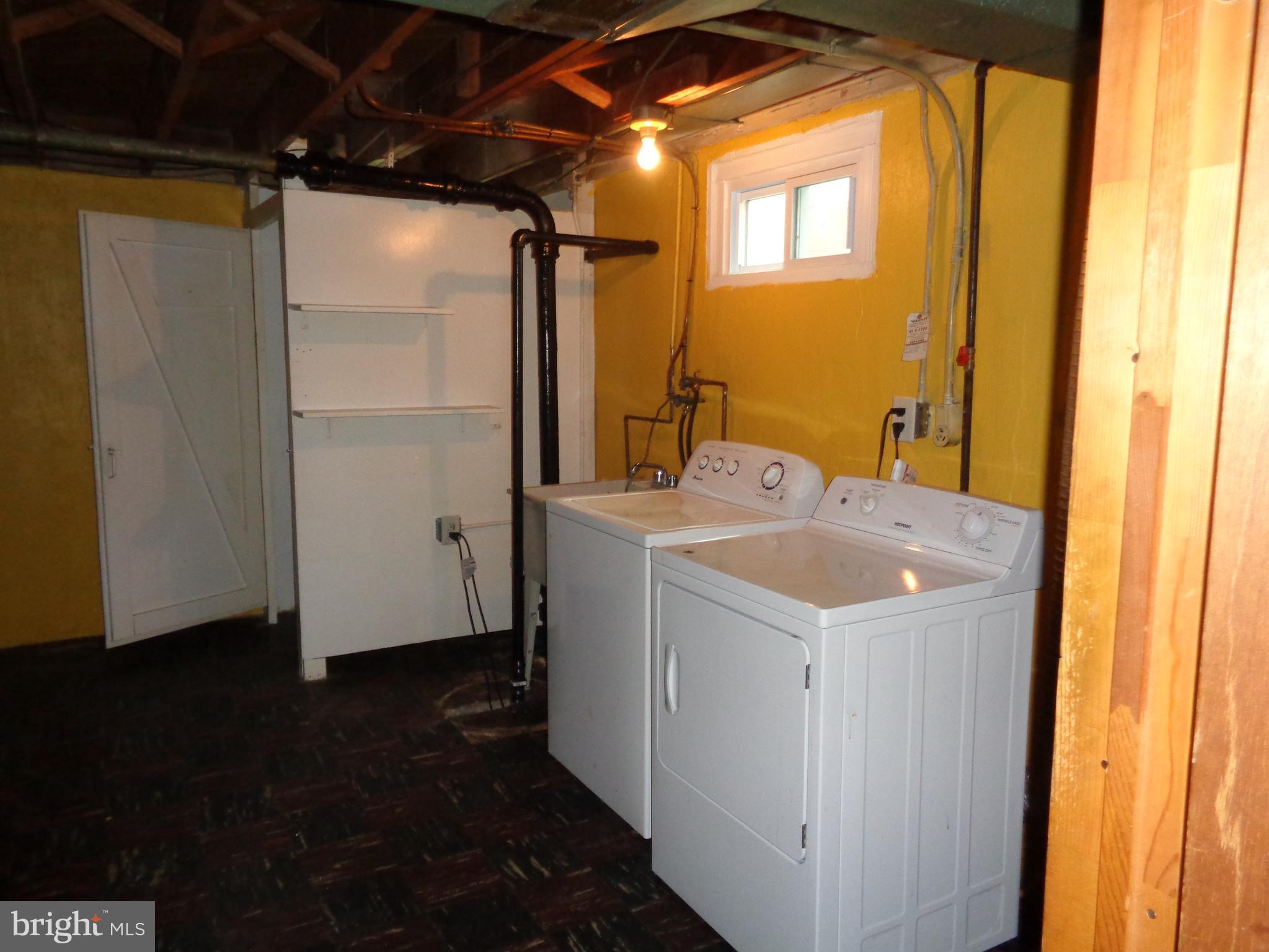 6213 Marlora Road Baltimore, MD 21239 - Photo 19 of 26 a utility room with a washer and dryer