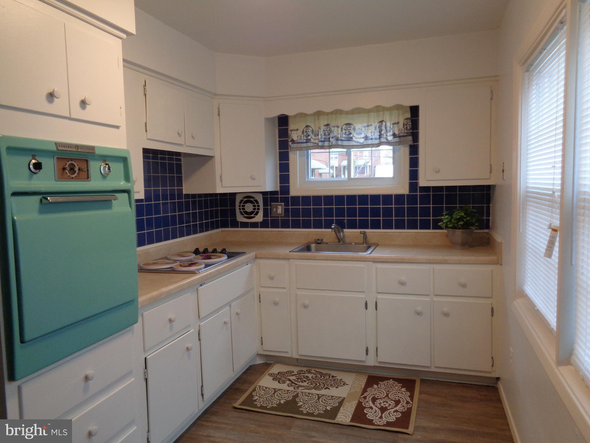 6213 Marlora Road Baltimore, MD 21239 - Photo 7 of 26 a utility room with a sink a washer and dryer