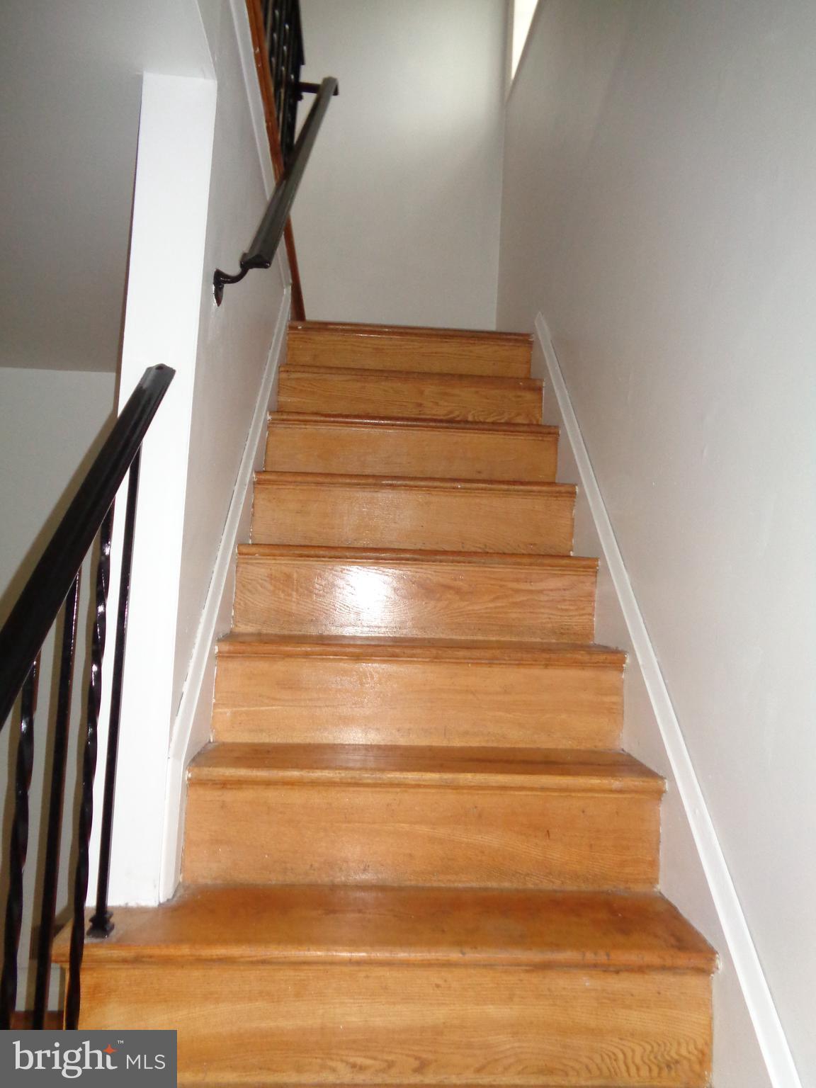 6213 Marlora Road Baltimore, MD 21239 - Photo 9 of 26 a view of entryway
