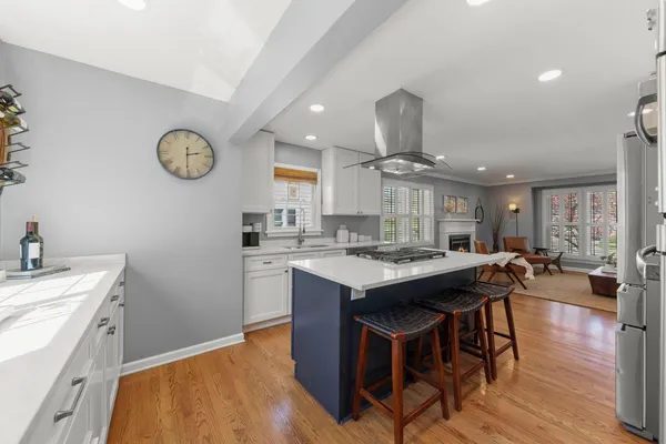 $650,000 | 296 Kenilworth Avenue, Glen Ellyn, IL 60137
