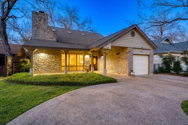 $499,000 | 402 Meadowlakes Drive, Meadowlakes, TX 78654