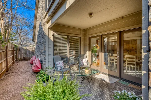 $499,000 | 402 Meadowlakes Drive, Meadowlakes, TX 78654