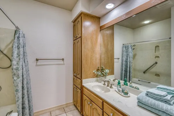 $499,000 | 402 Meadowlakes Drive, Meadowlakes, TX 78654