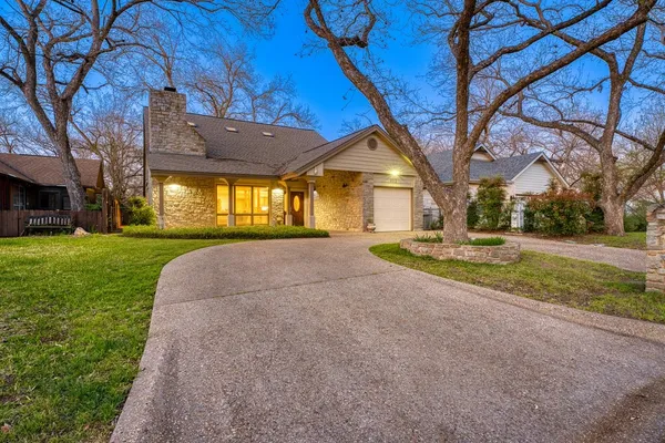 $499,000 | 402 Meadowlakes Drive, Meadowlakes, TX 78654