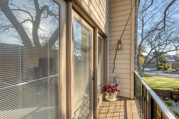 $499,000 | 402 Meadowlakes Drive, Meadowlakes, TX 78654