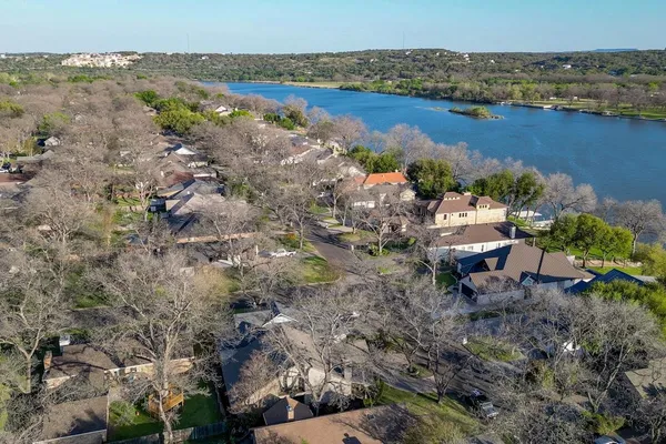$499,000 | 402 Meadowlakes Drive, Meadowlakes, TX 78654