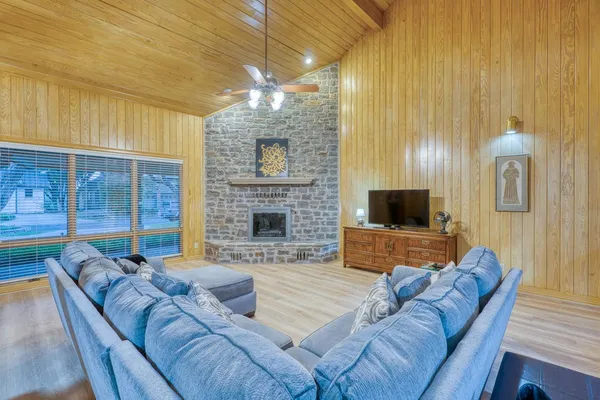 $499,000 | 402 Meadowlakes Drive, Meadowlakes, TX 78654