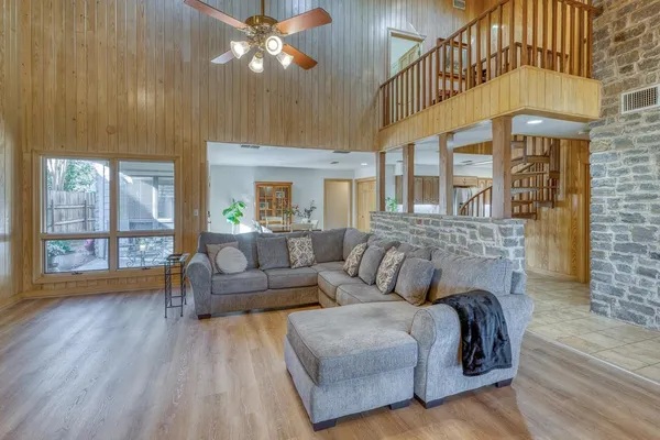 $499,000 | 402 Meadowlakes Drive, Meadowlakes, TX 78654