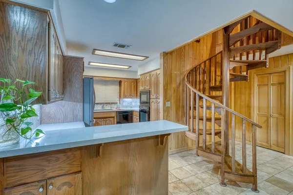 $499,000 | 402 Meadowlakes Drive, Meadowlakes, TX 78654