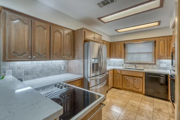 $499,000 | 402 Meadowlakes Drive, Meadowlakes, TX 78654