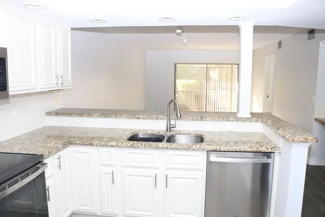 $2,100 | 400 Club Circle, Unit 102, Boca Raton, FL 33487