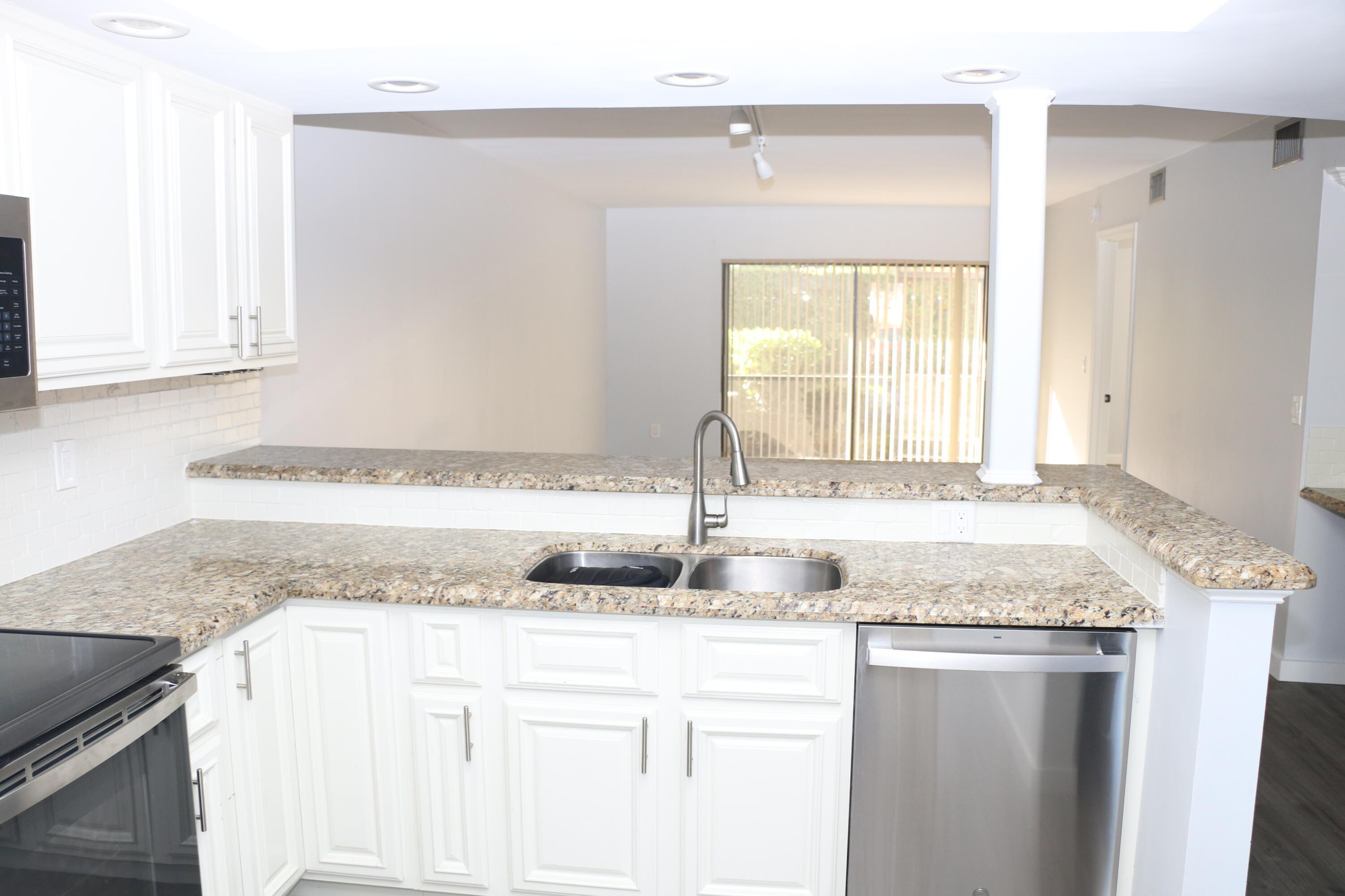 400 Club Circle, Unit 102 Boca Raton, FL 33487 - Photo 4 of 15 IMG_9649