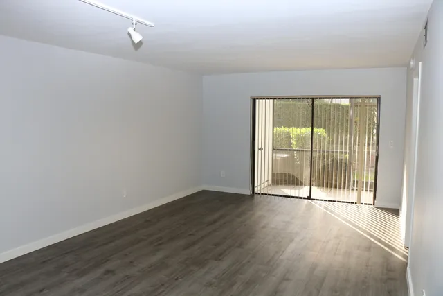 $2,100 | 400 Club Circle, Unit 102, Boca Raton, FL 33487