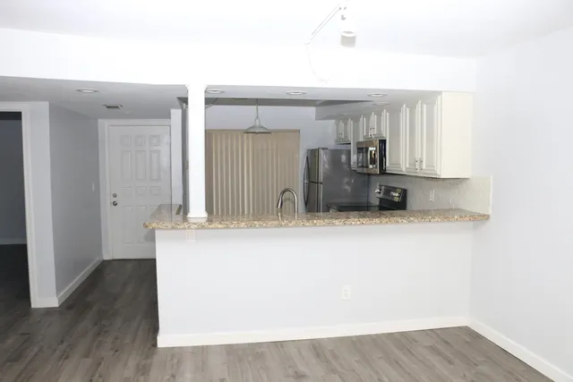 $2,100 | 400 Club Circle, Unit 102, Boca Raton, FL 33487