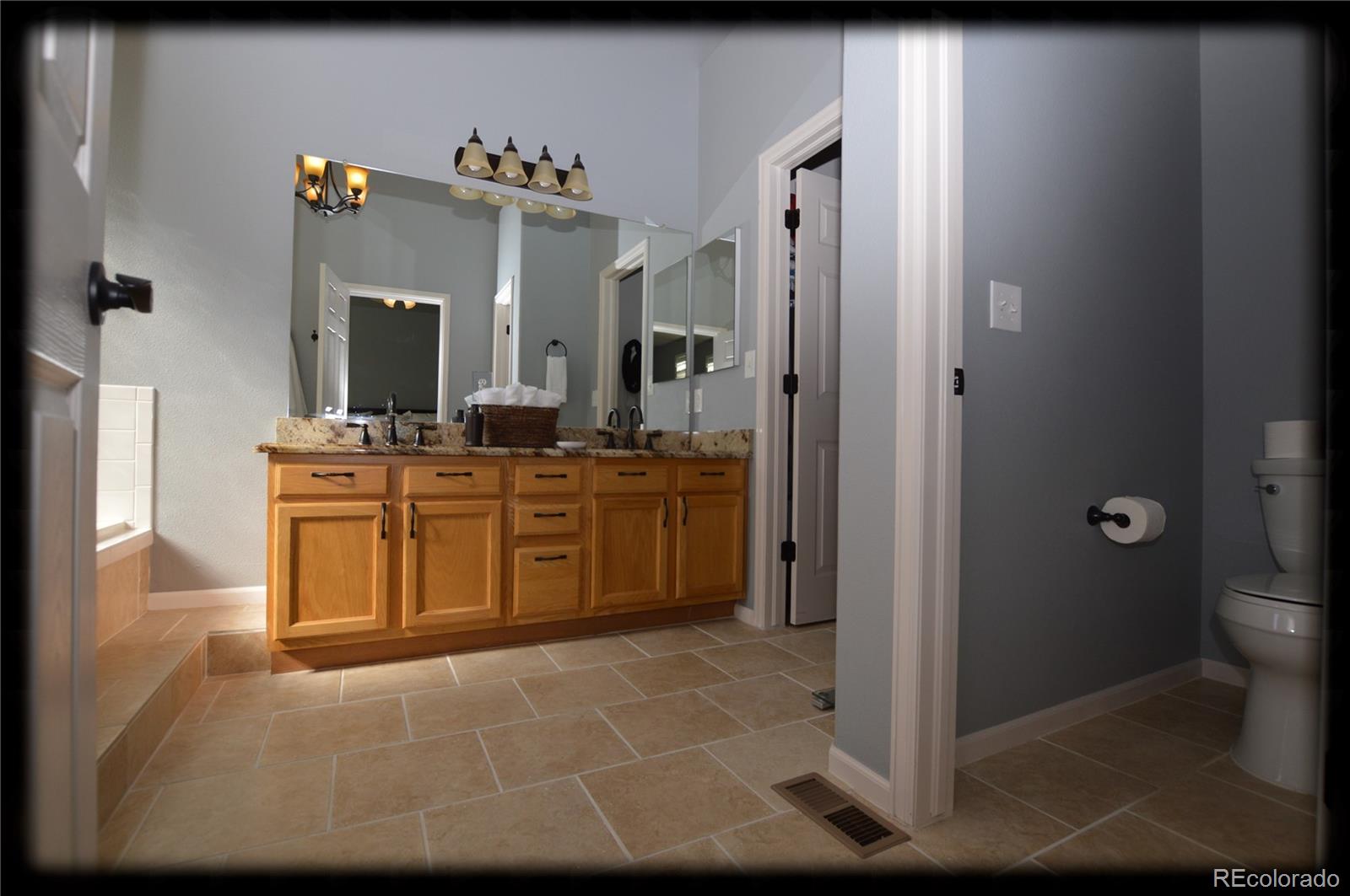 9575 South Hackberry Street Highlands Ranch, CO 80129 - Photo 13 of 29 Gallery Image 13