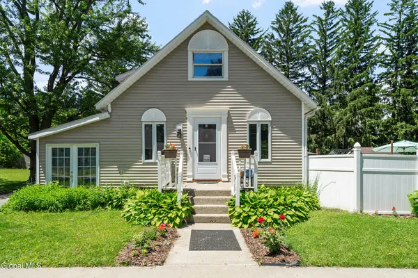 $325,000 | 146 Haigh Road, Glenville, NY 12302