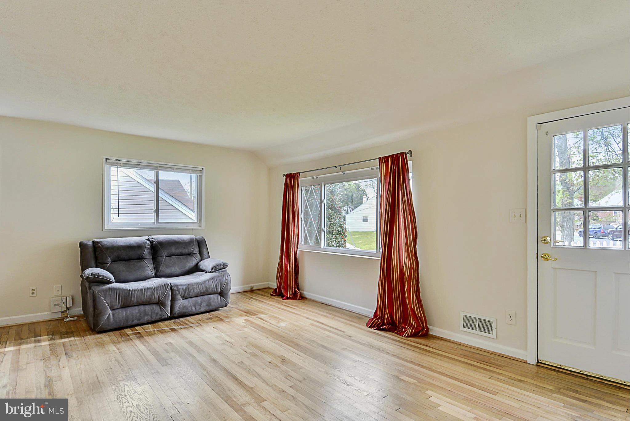 2800 Denley Place Silver Spring, MD 20906 - Photo 7 of 26 a living room with furniture and a window