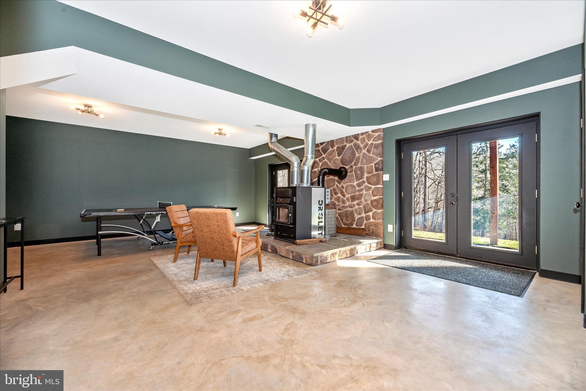 12804 Spruce Run Road Myersville, MD 21773 - Photo 34 of 72 a view of a livingroom with furniture and window