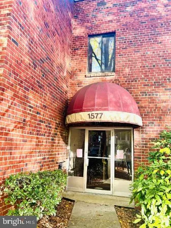 $1,500 | 1577 North Colonial Terrace, Unit 105Y, Arlington, VA 22209