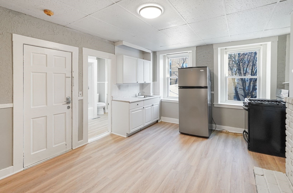110 Appleton Street, Unit 2 Lowell, MA 01852 - Photo 3 of 12