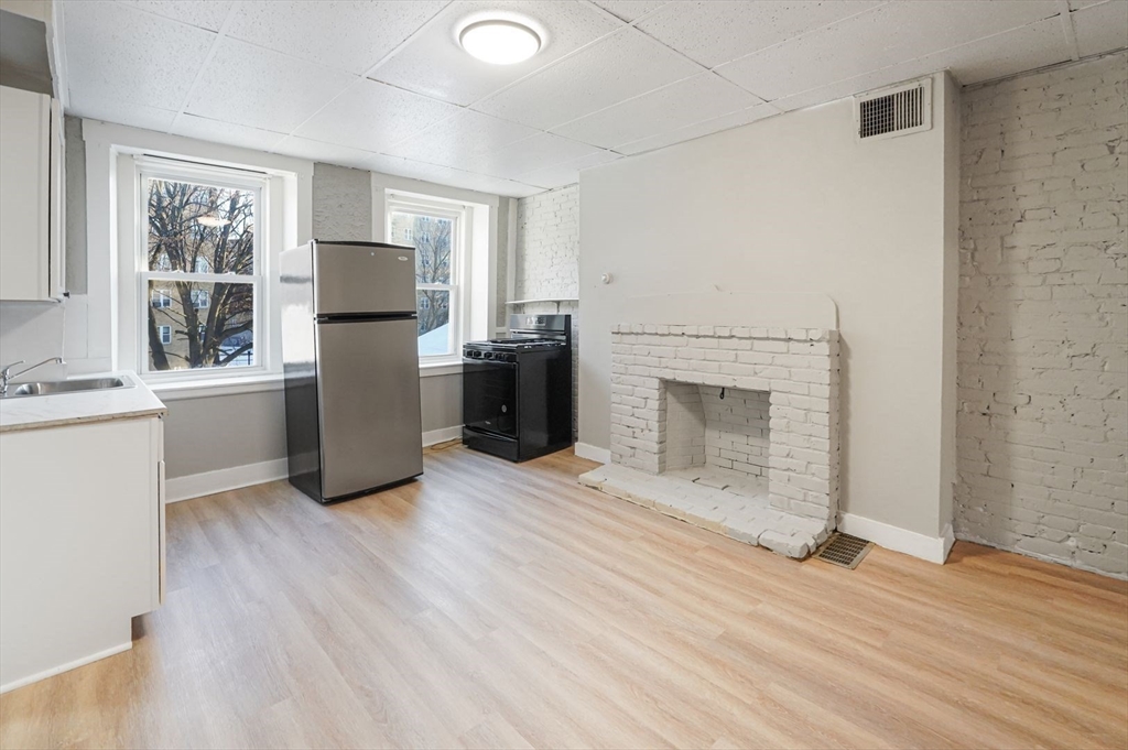 110 Appleton Street, Unit 2 Lowell, MA 01852 - Photo 4 of 12