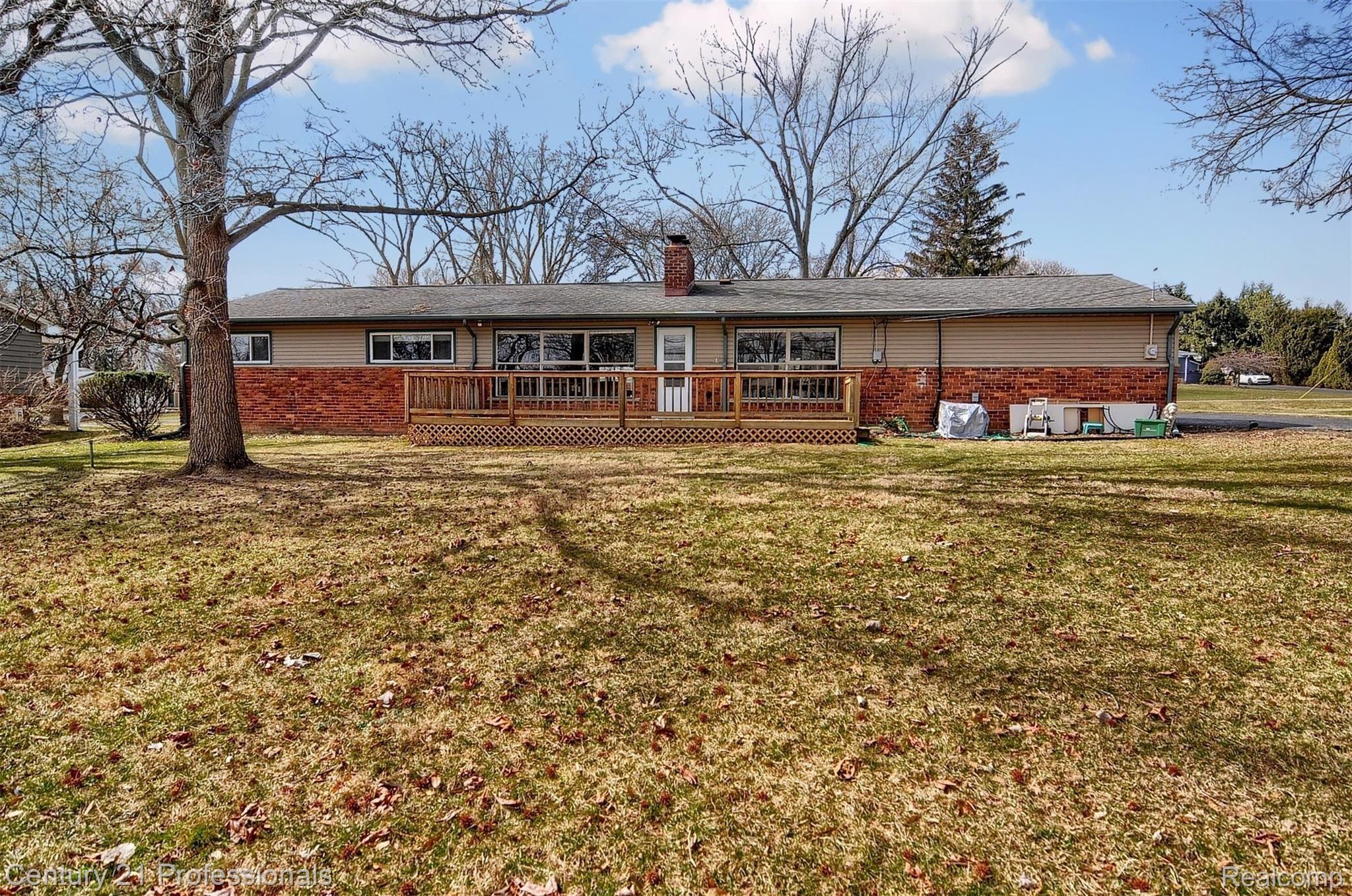63 East Maryknoll Road Rochester, MI 48309 - Photo 28 of 34 Rear.jpg