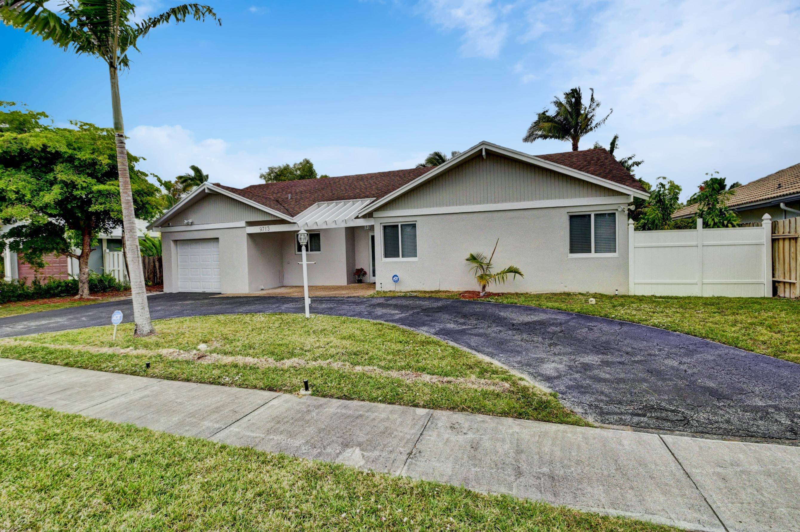 9713 Carousel Circle North Boca Raton, FL 33434 - Photo 2 of 33 02_dsc_1158_59_60_61_62