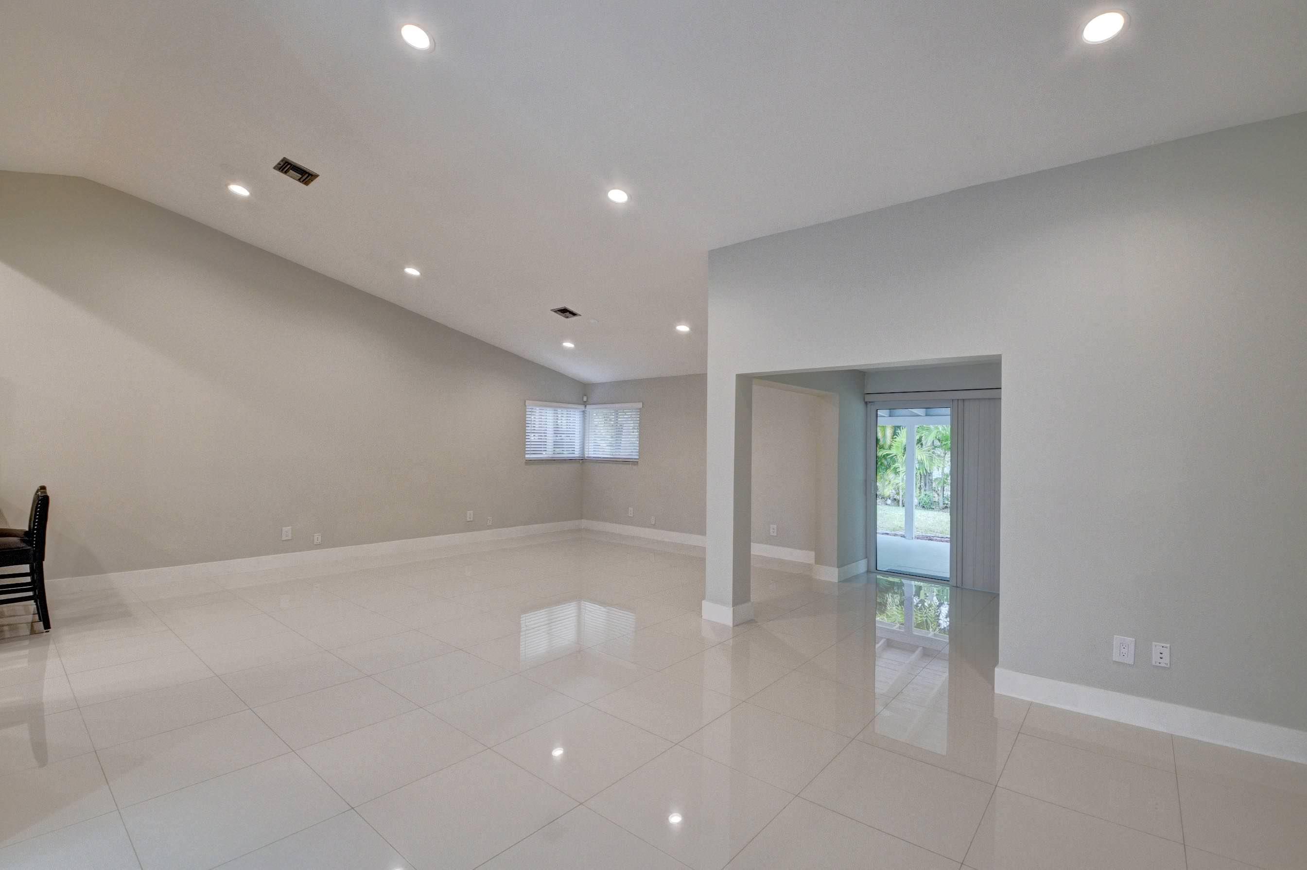 9713 Carousel Circle North Boca Raton, FL 33434 - Photo 5 of 33 05_dsc_1188_89_90_91_92