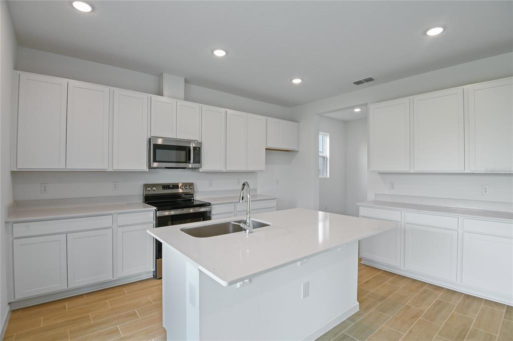 1035 Wisteria Way Dundee, FL 33838 - Photo 4 of 24