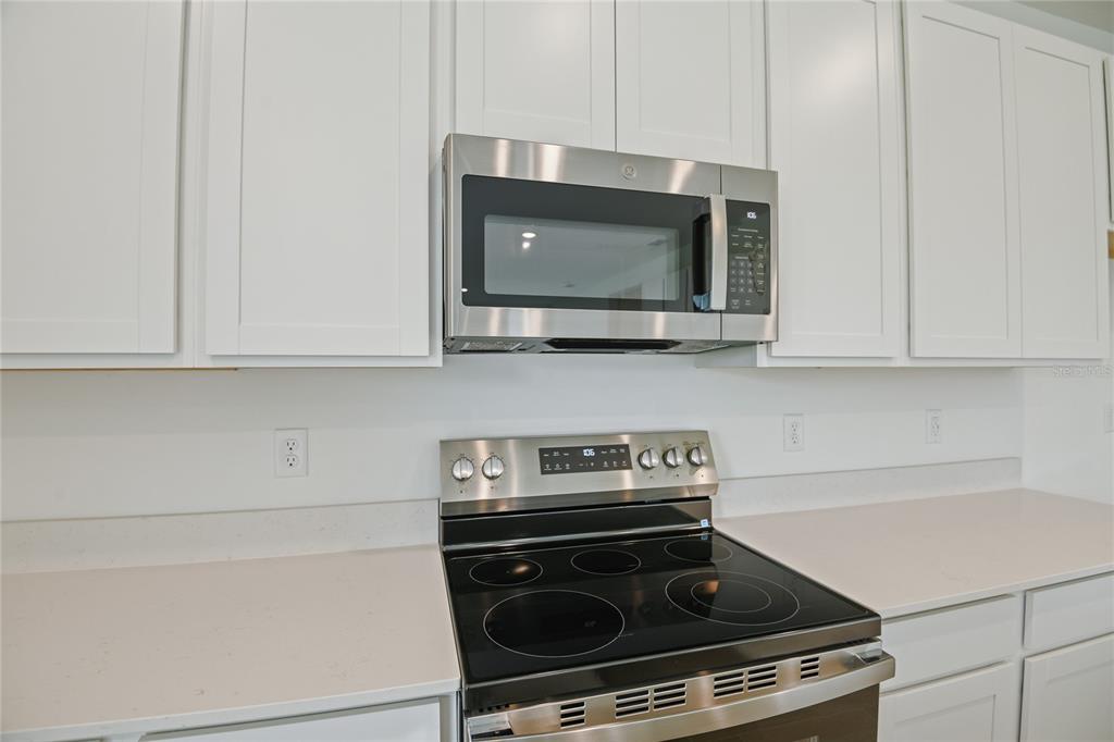 1035 Wisteria Way Dundee, FL 33838 - Photo 5 of 24