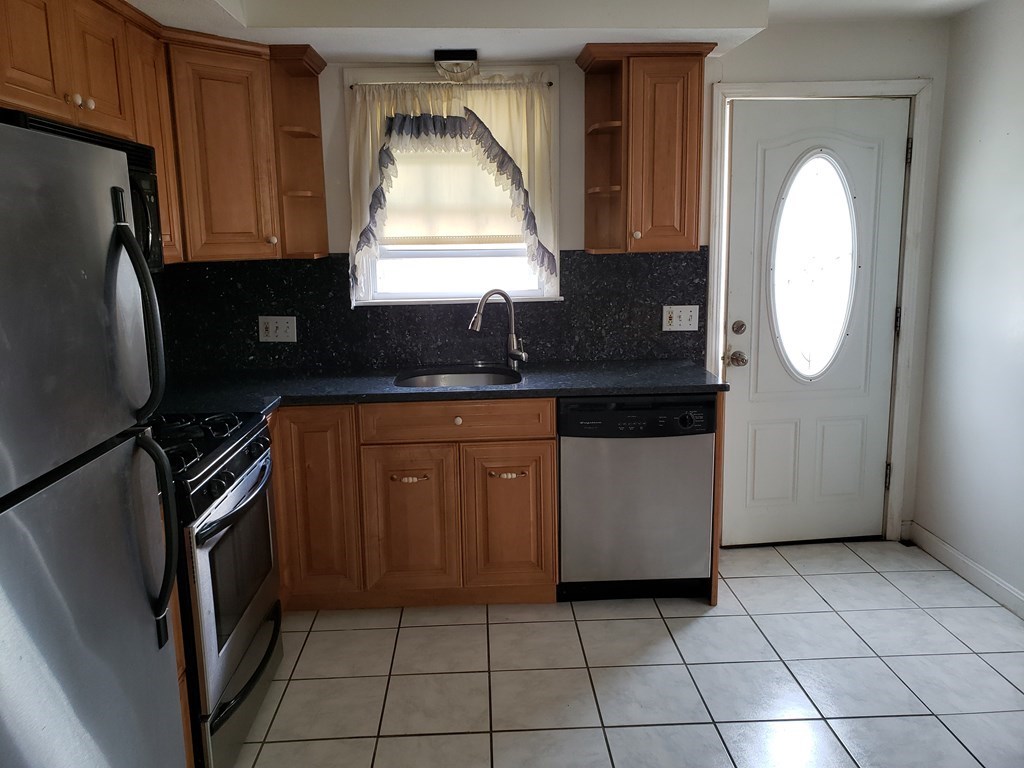 147 Fenno Street Revere, MA 02151 - Photo 8 of 34