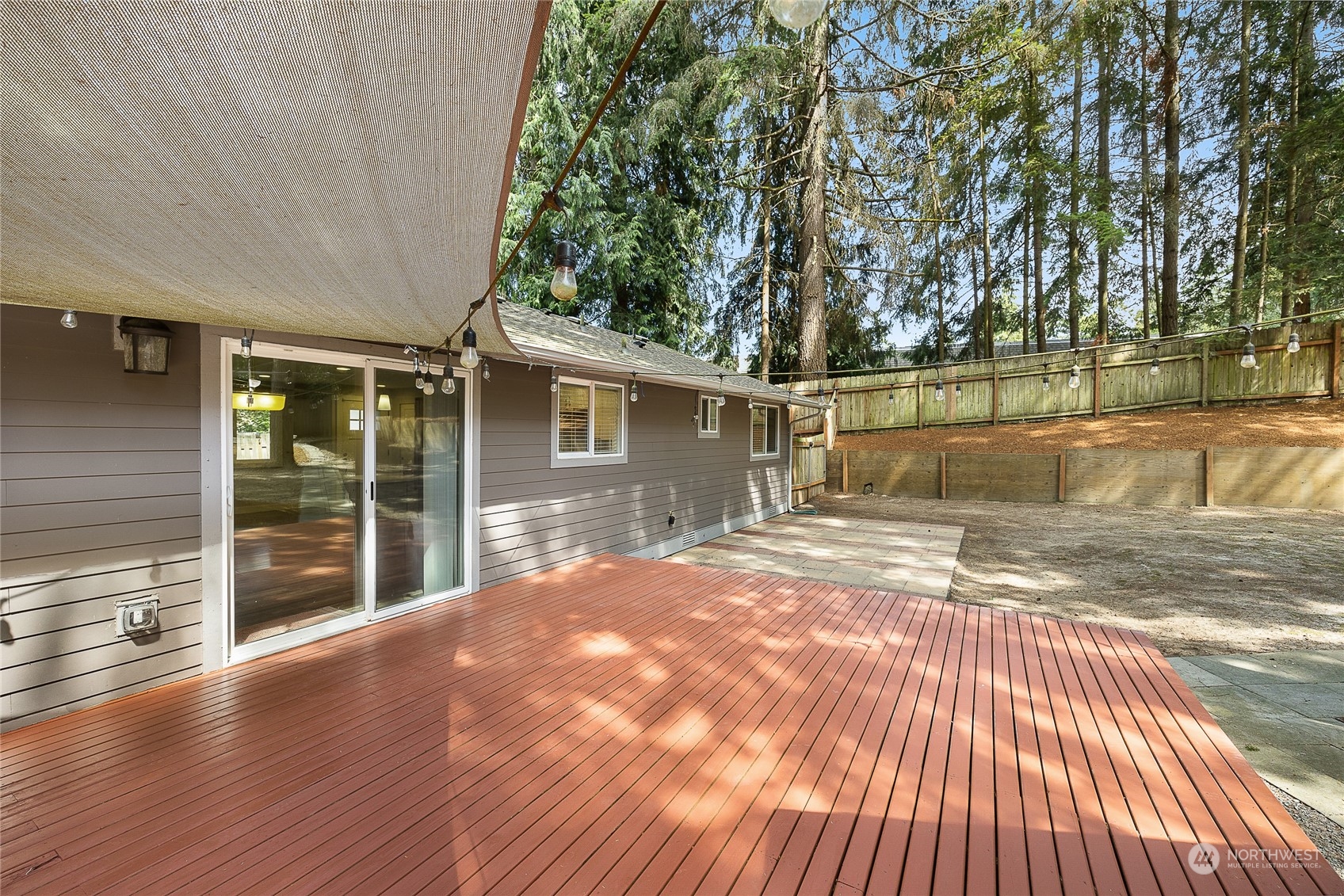9512 Edmonds Way Edmonds, WA 98020 - Photo 21 of 24 a view of a backyard of the house