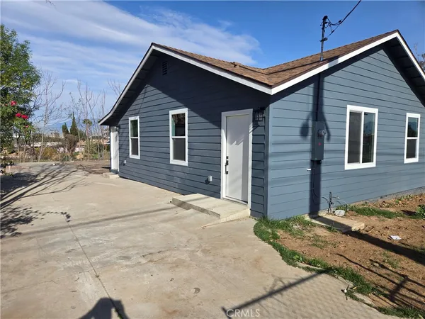 $3,000 | 577 West La Cadena Drive, Riverside, CA 92501