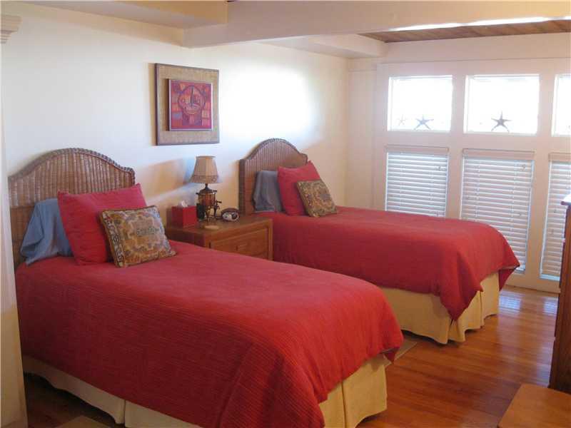 112 Israel Head Road Ogunquit, ME 03907 - Photo 9 of 24 Bedroom. Bright Bedroom