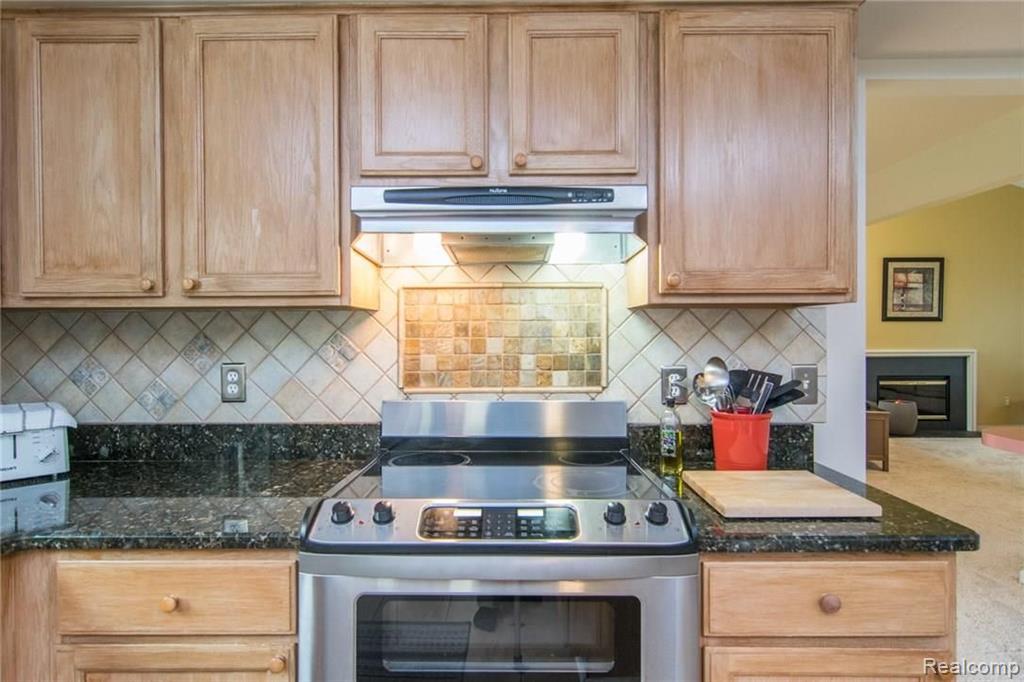 42571 Wimbleton Way Novi, MI 48377 - Photo 15 of 52