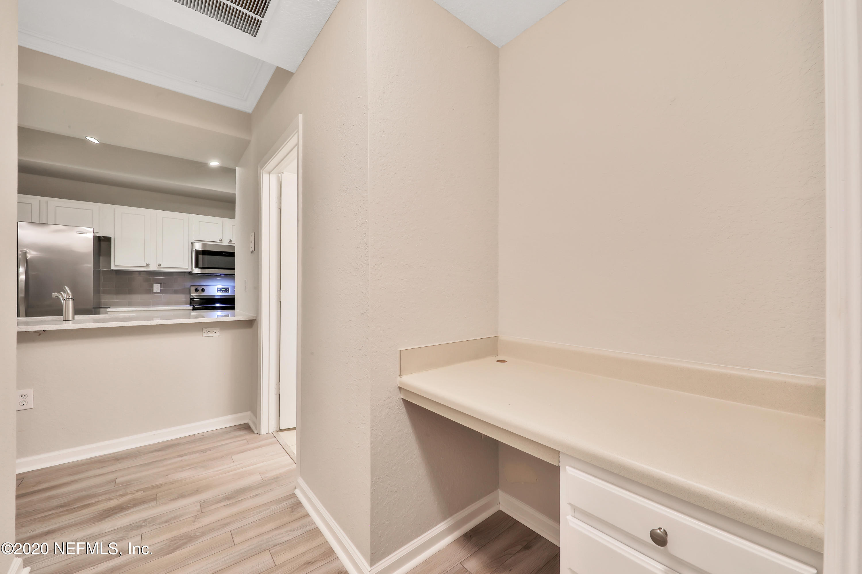 10075 Gate Parkway, Unit 1009 Jacksonville, FL 32246 - Photo 23 of 51 Desk Area