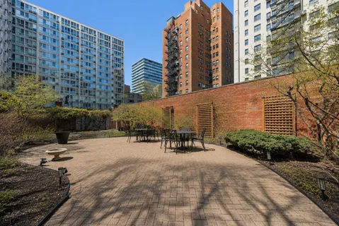 $195,000 | 2909 North Sheridan Road, Unit 605, Chicago, IL 60657