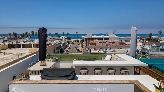 a view of a water fountain and city view