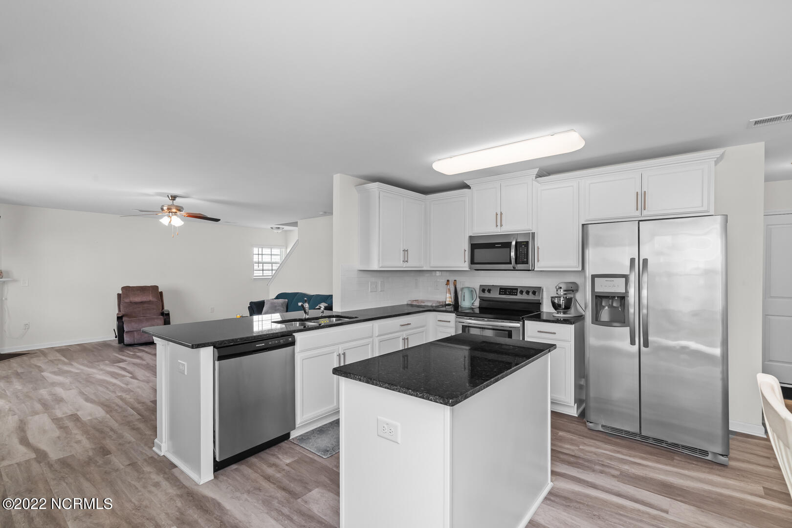 311 Frida Road New Bern, NC 28560 - Photo 1 of 29 kitchen