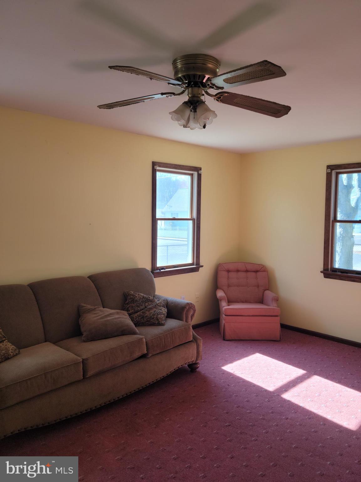 116 Rutgers Road Pennsville, NJ 08070 - Photo 8 of 11 Large living room