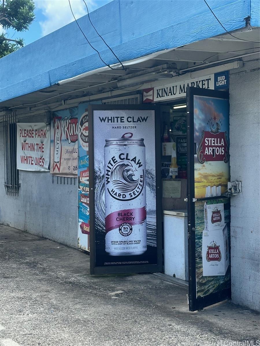 729 Kinau Street Honolulu, HI 96813 - Photo 2 of 6 a painting on the wall of a room