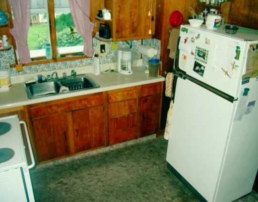 531 Whitestown Road Butler, PA 16001 - Photo 4 of 8 Kitchen.