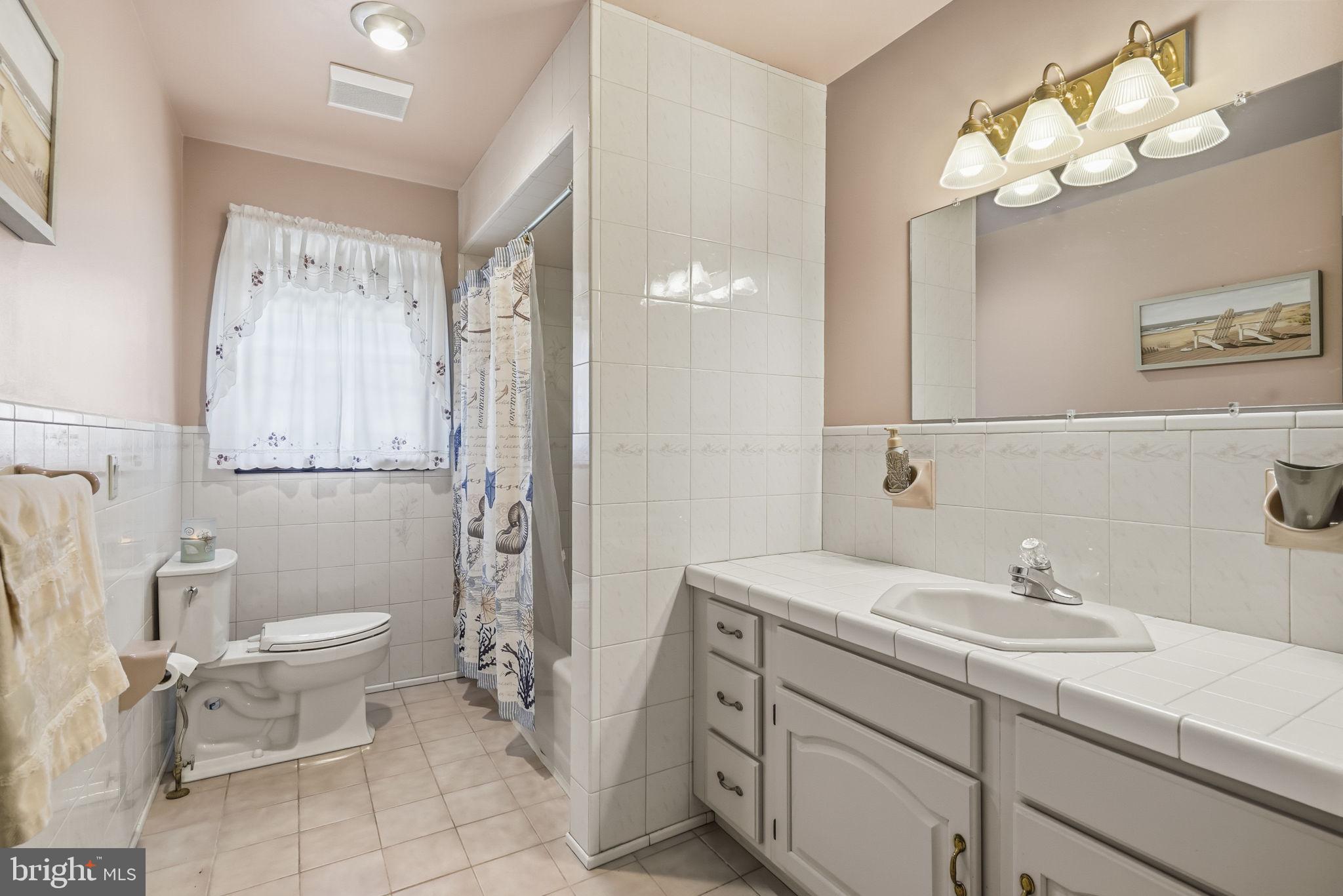 26 Ellisdale Road Allentown, NJ 08501 - Photo 22 of 45 Charming bathroom with soft hues.